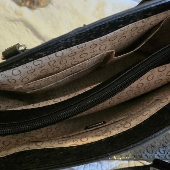 Guess monogram black bag with matching wristlet - Picture 4 of 8